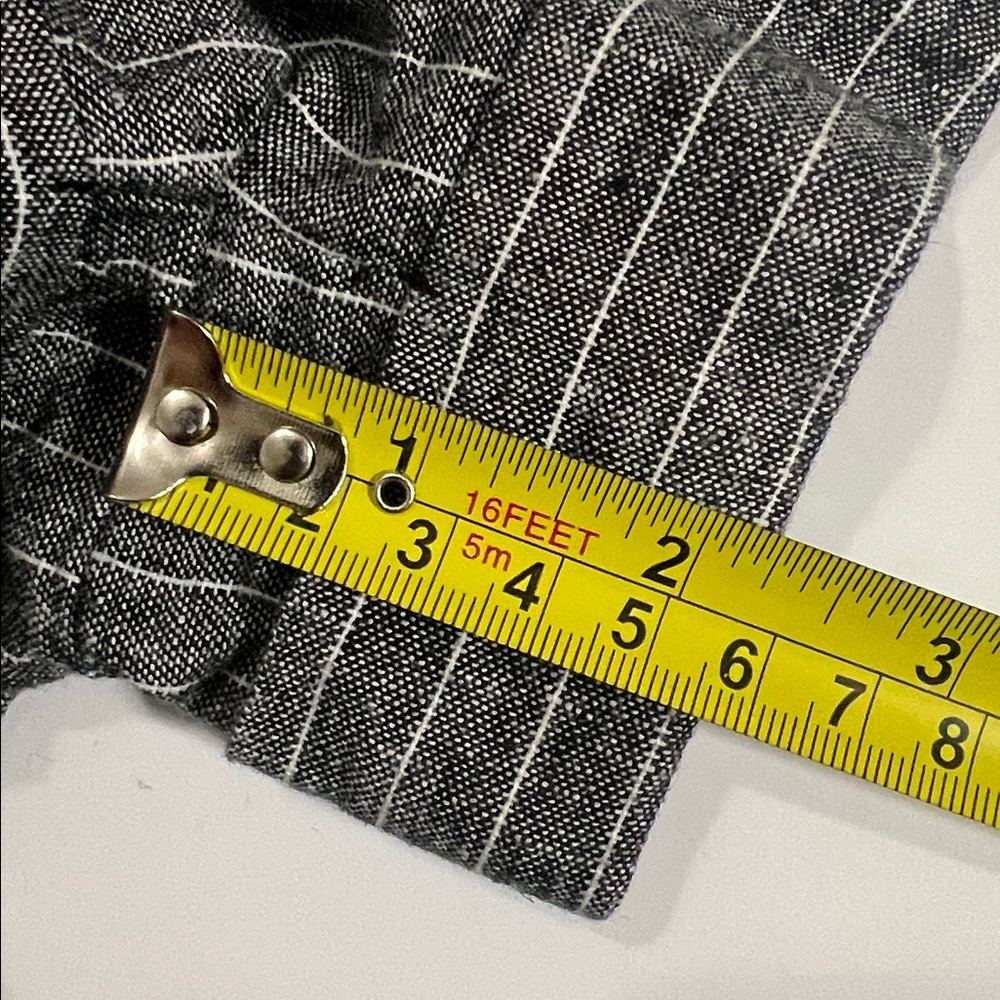 G by Guess Gray pinstriped shorts women’s size 25/0 linen and cotton blend - Picture 11 of 14